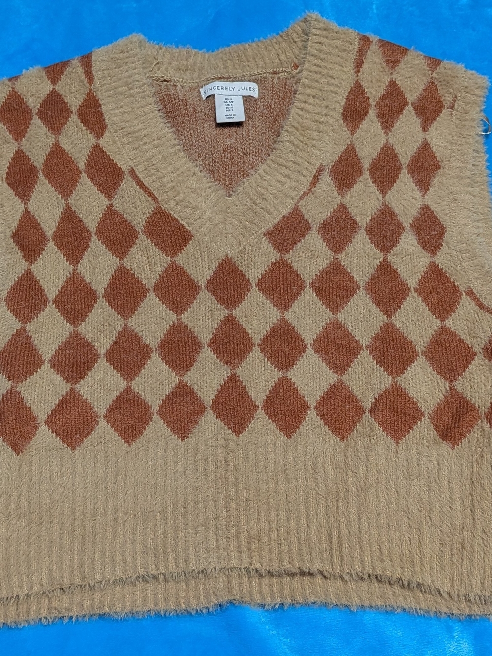 🍂 Cozy layers, but make it cute, Tan & Rust Argyle V-Neck Sweater Vest 🤎🧡
